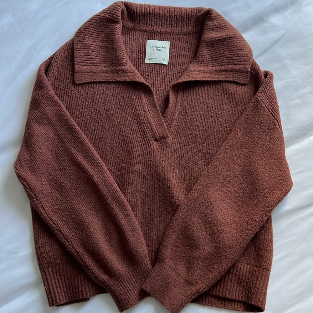 Abercrombie & Fitch notch-neck sweater - size S